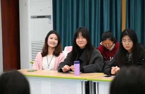 在主席团代表发言环节